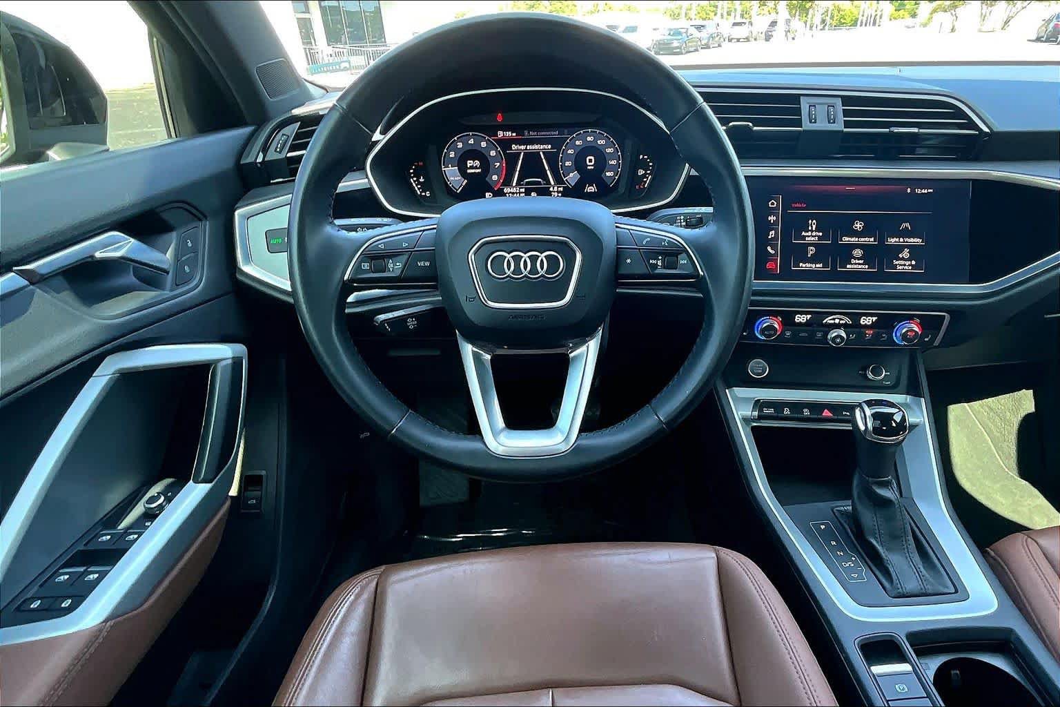 Used 2020 Audi Q3 2.0T Premium w/ Convenience Package AWD/4WD image 5