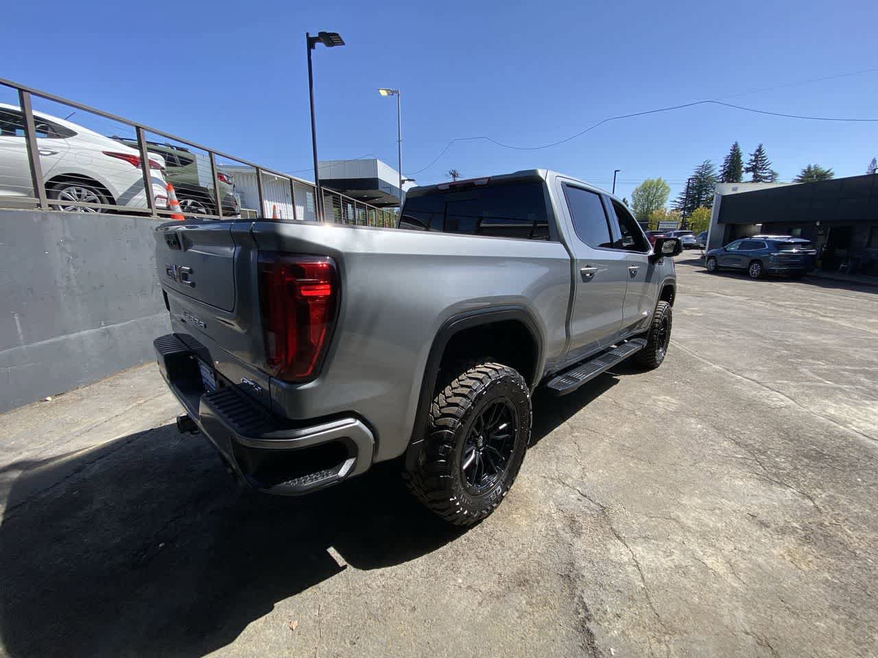 Used 2024 GMC Sierra 1500 AT4 w/ Technology Package AWD/4WD image 6