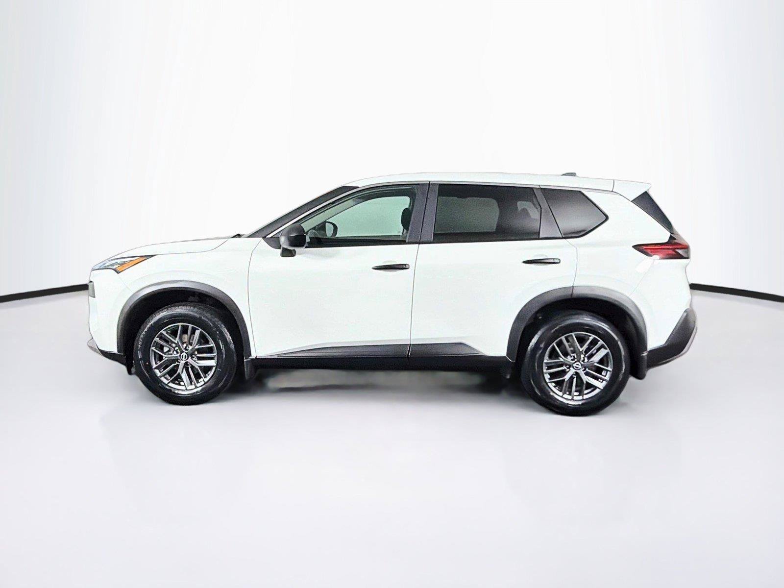 Used 2023 Nissan Rogue S AWD/4WD image 8