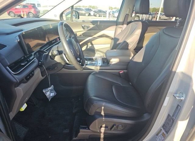 Certified 2025 Kia Carnival EX FWD image 6
