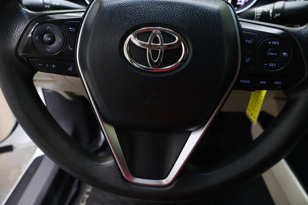 Used 2018 Toyota Camry LE image 18