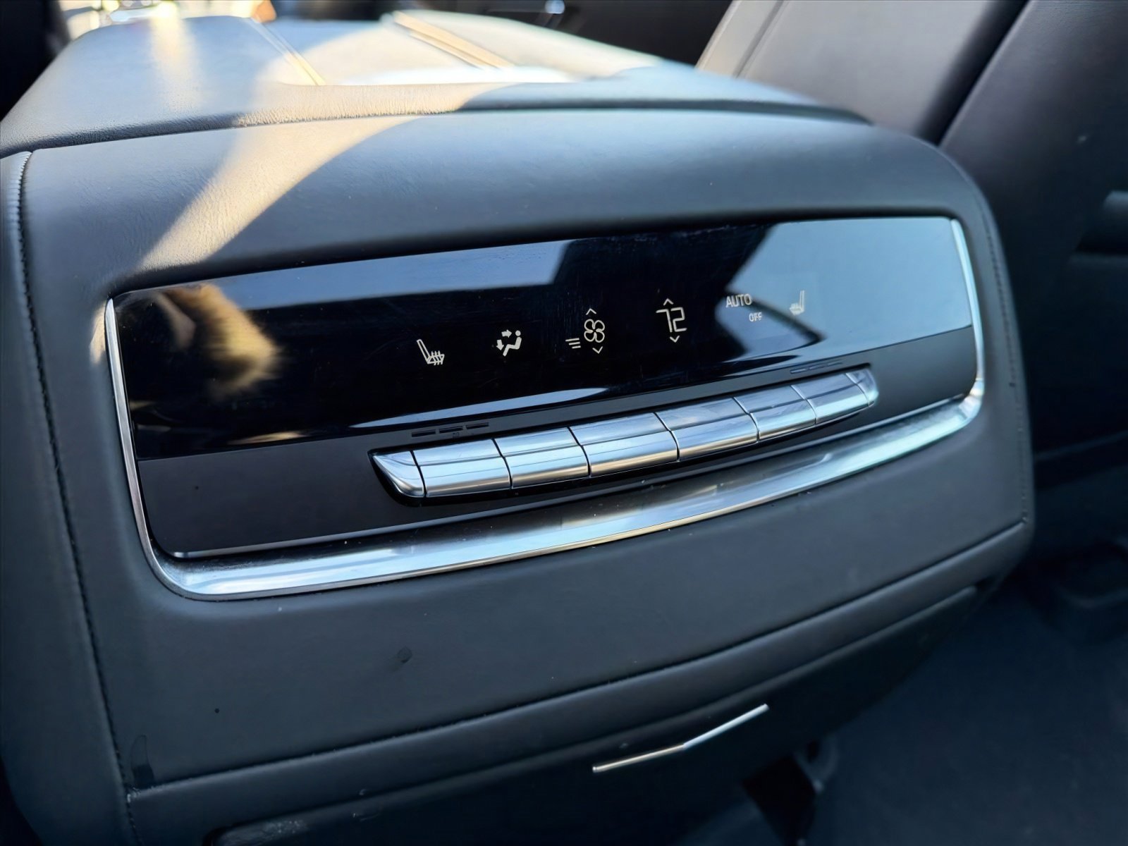 Used 2024 Cadillac Escalade Sport Platinum w/ LPO, ONYX Package image 25