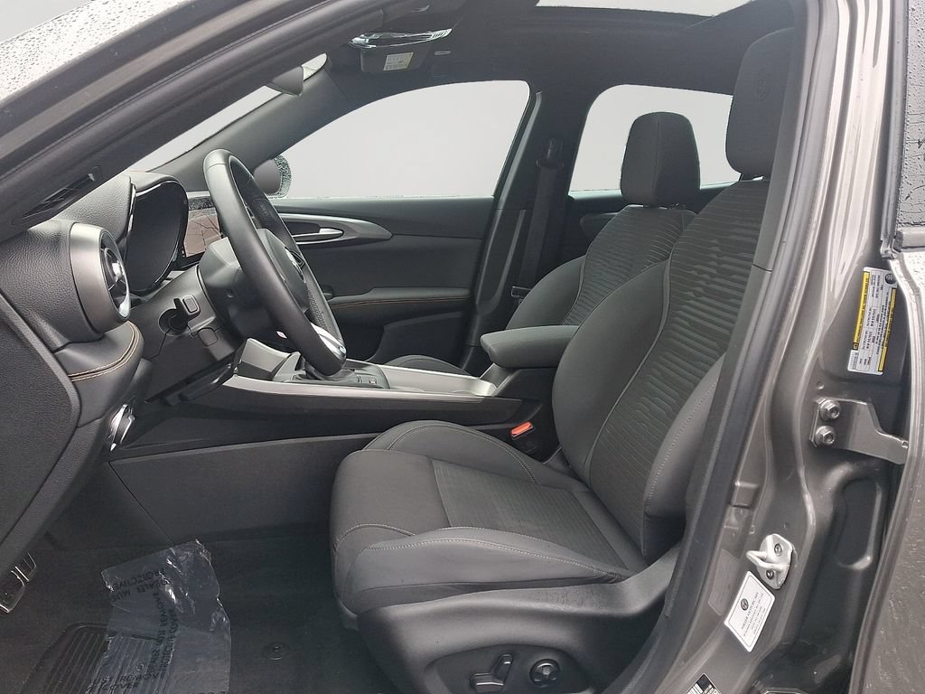 Used 2025 Alfa Romeo Tonale AWD/4WD image 14