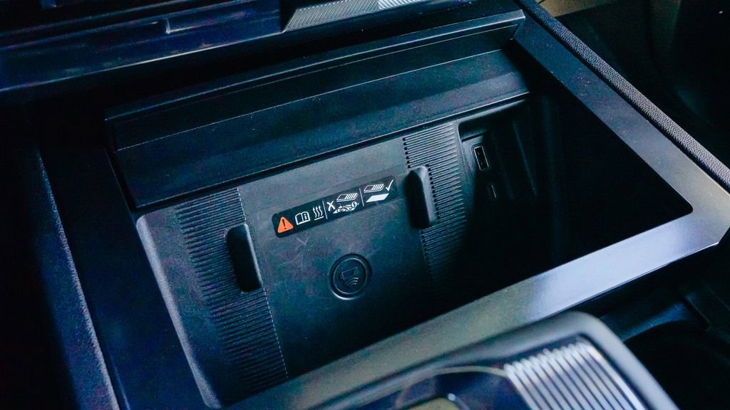 New 2026 GMC Hummer EV SUV w/ LPO, Dark Essentials Package image 17