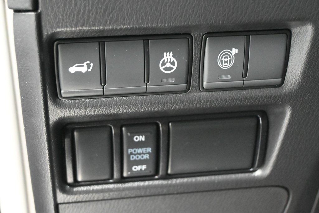 Used 2022 Nissan Armada Platinum w/ Captain's Chairs Package RWD image 6