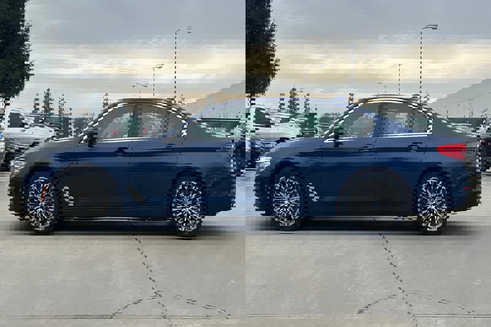 Used 2020 BMW 530e w/ Convenience Package image 6