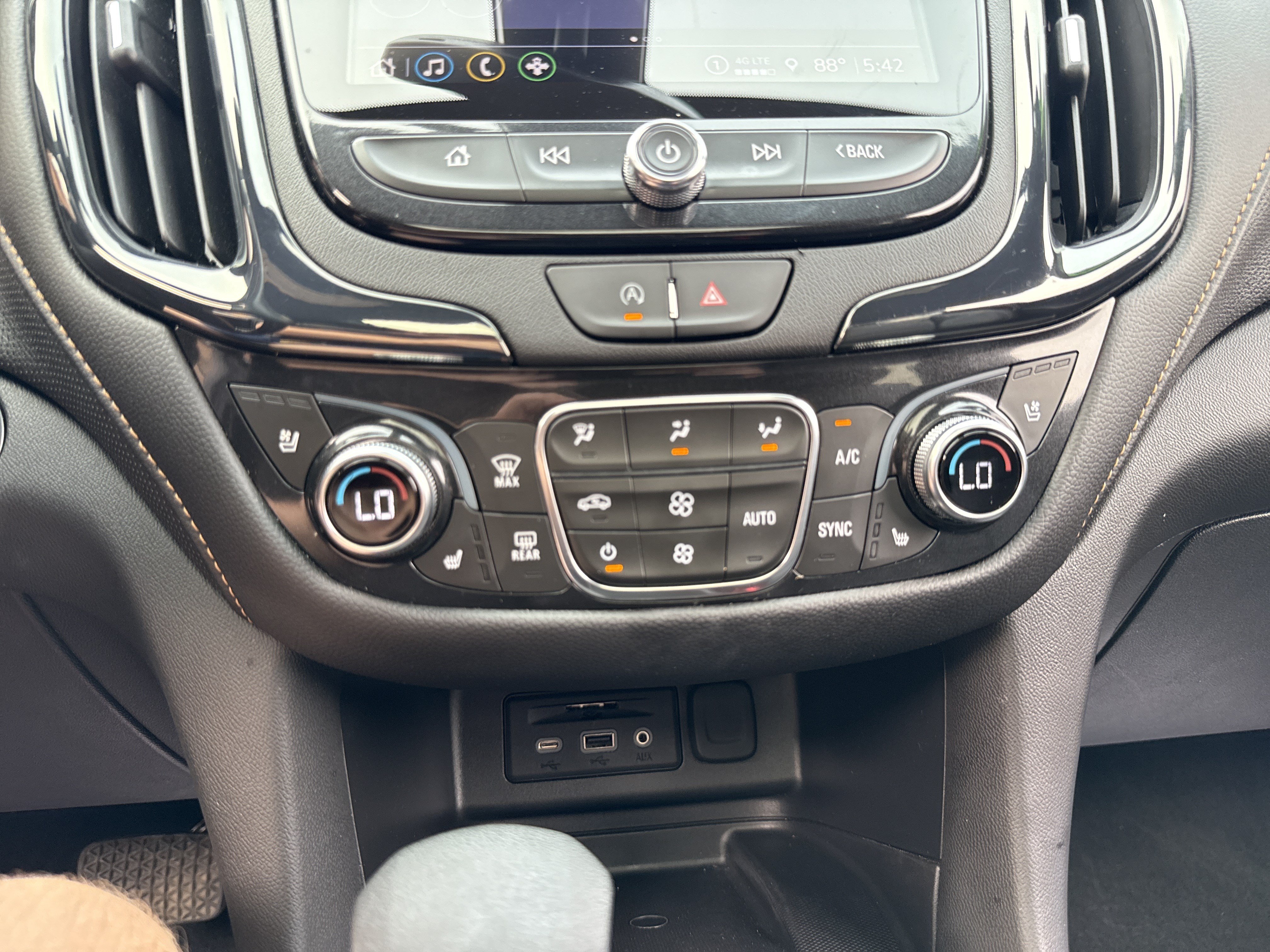Used 2023 Chevrolet Equinox Premier AWD/4WD image 30