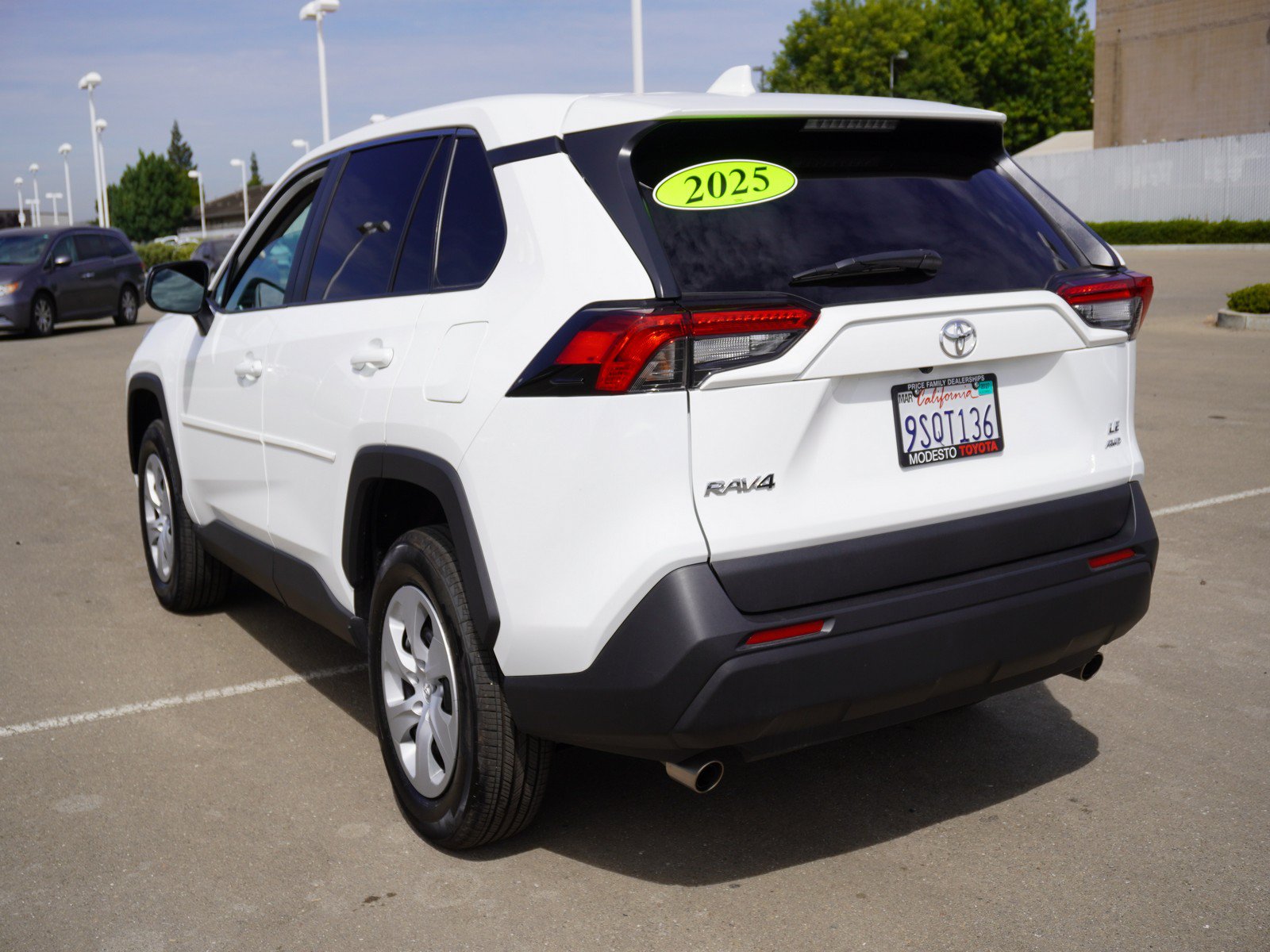 Used 2025 Toyota RAV4 LE AWD/4WD image 8
