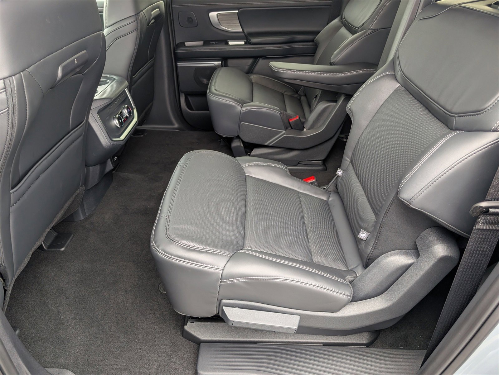 New 2025 Ford Expedition Max Platinum w/ Driver's Package image 29