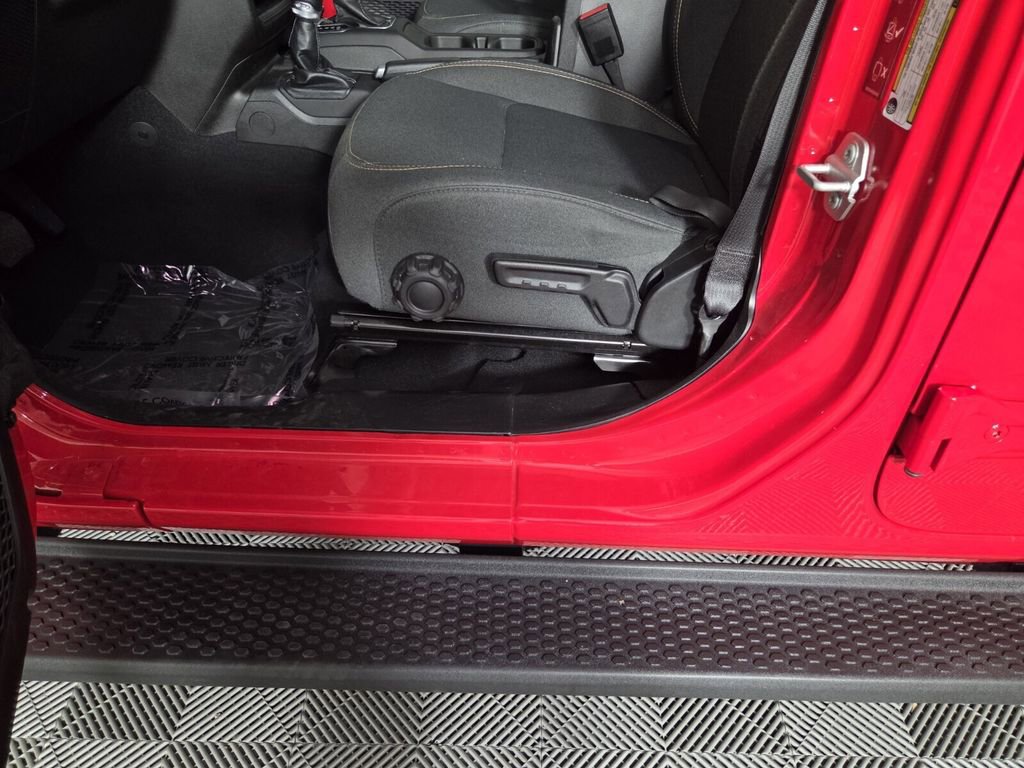 Certified 2025 Jeep Wrangler Sahara image 24