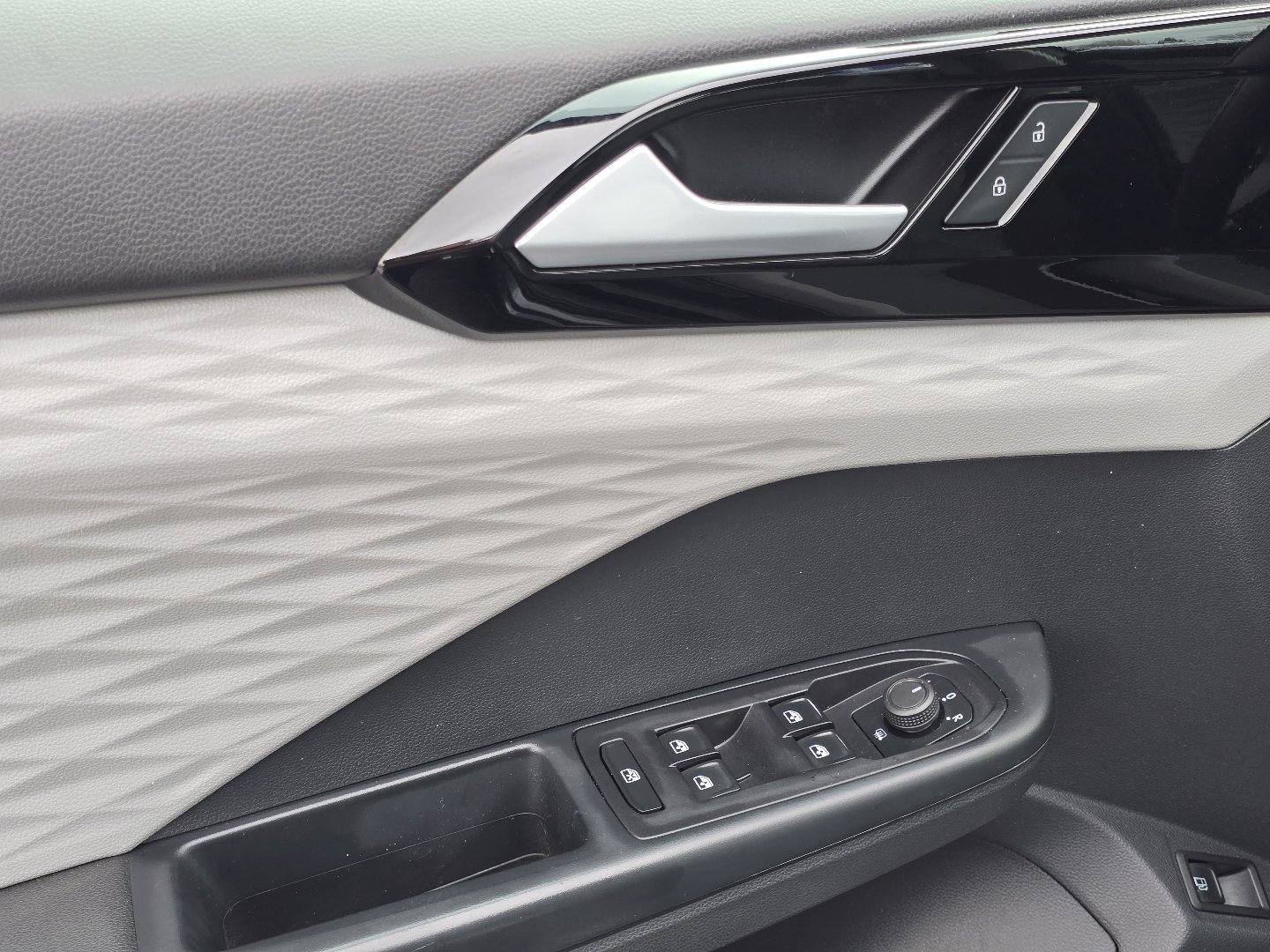 Used 2024 Volkswagen Taos S AWD/4WD image 30