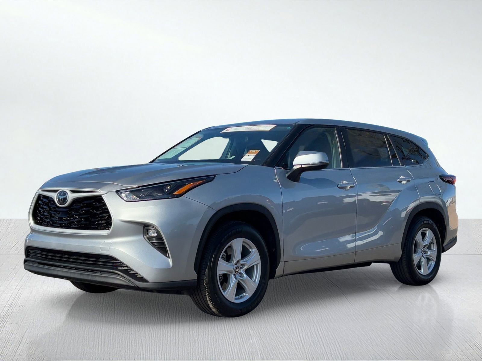 Certified 2025 Toyota Highlander LE image 2
