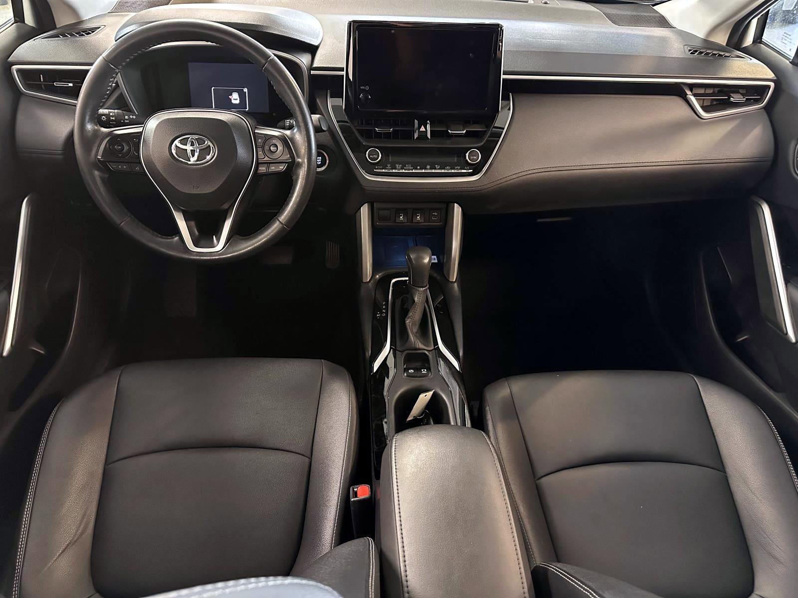 Used 2023 Toyota Corolla Cross XLE w/ Convenience Package AWD/4WD image 17