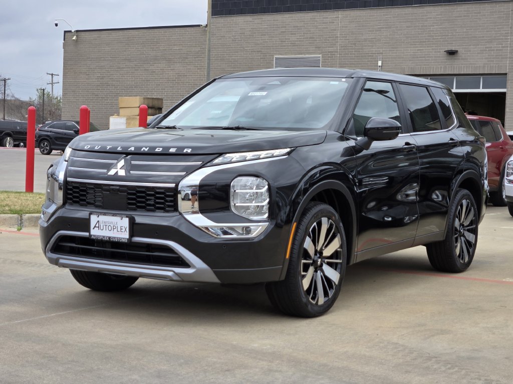 New 2026 Mitsubishi Outlander LE FWD image 2