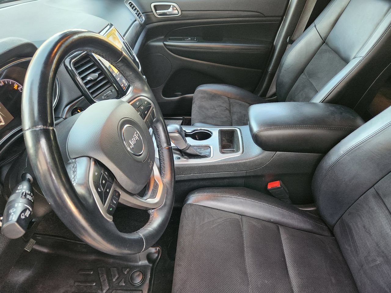 Used 2022 Jeep Grand Cherokee Laredo X RWD image 12