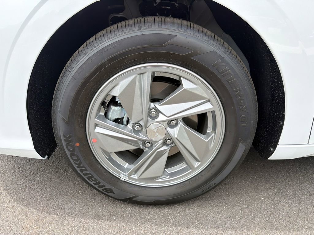 New 2026 Hyundai Elantra SE FWD image 12