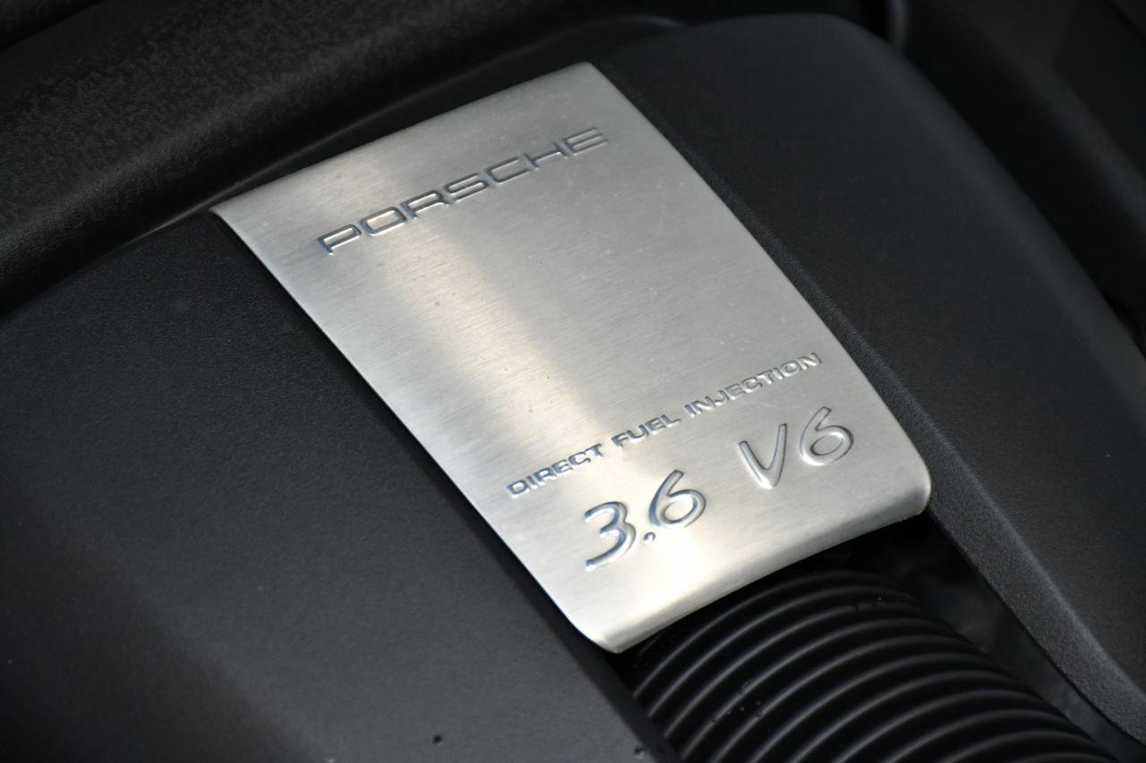 Used 2016 Porsche Panamera 4 AWD/4WD image 11