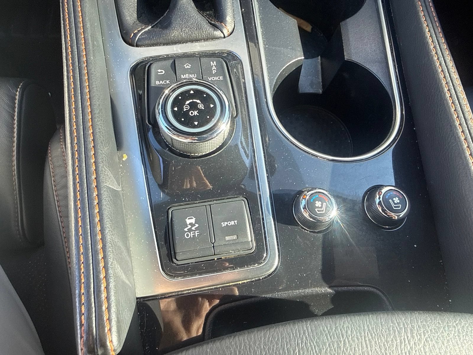Used 2022 Nissan Maxima SR w/ Sport Mat Group FWD image 18