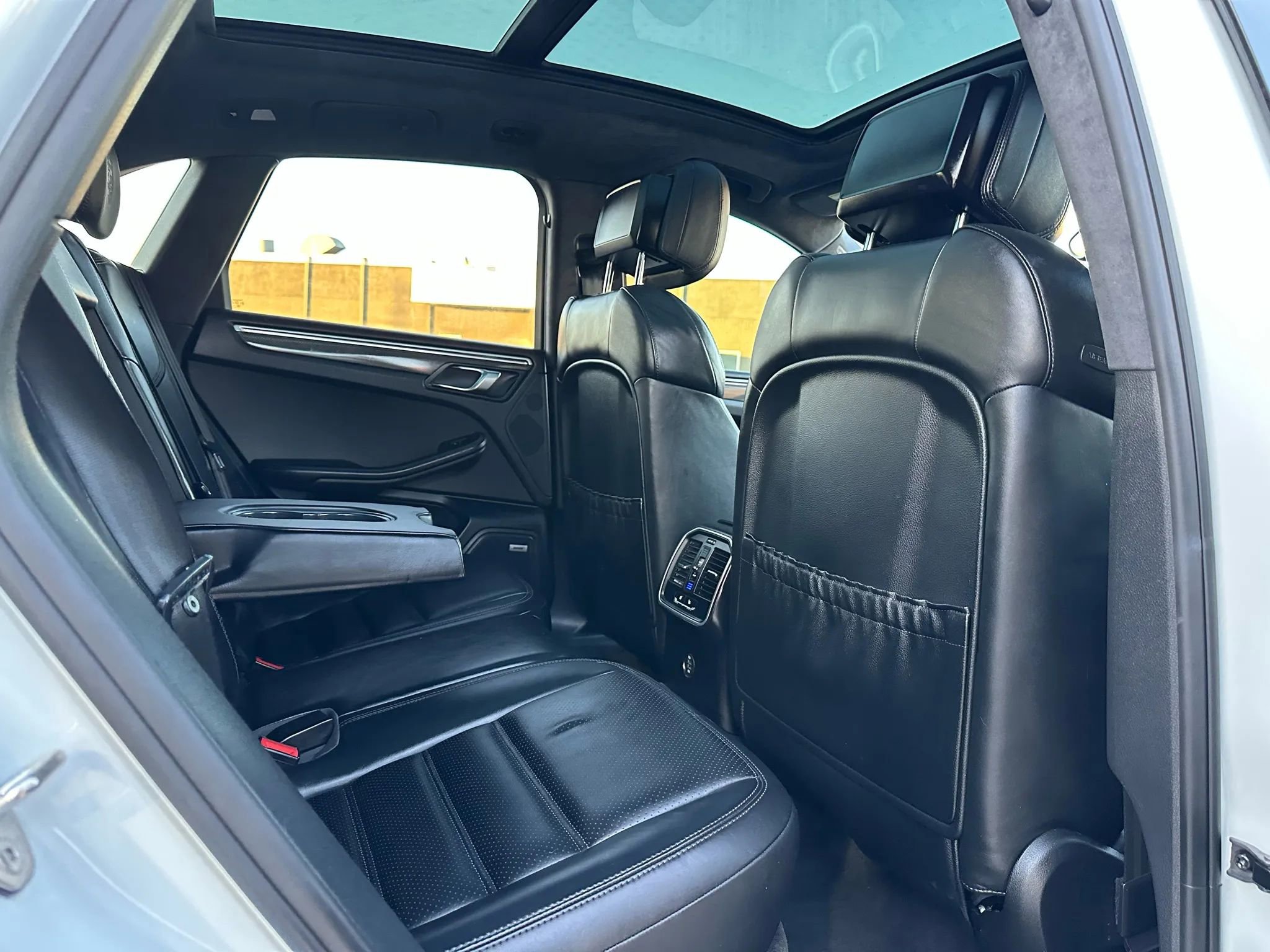 Used 2017 Porsche Macan Turbo image 29