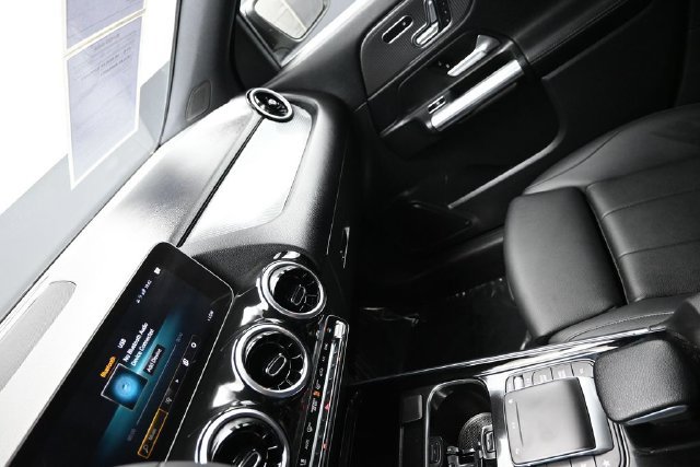 Used 2021 Mercedes-Benz GLA 250 4MATIC w/ Premium Package image 19
