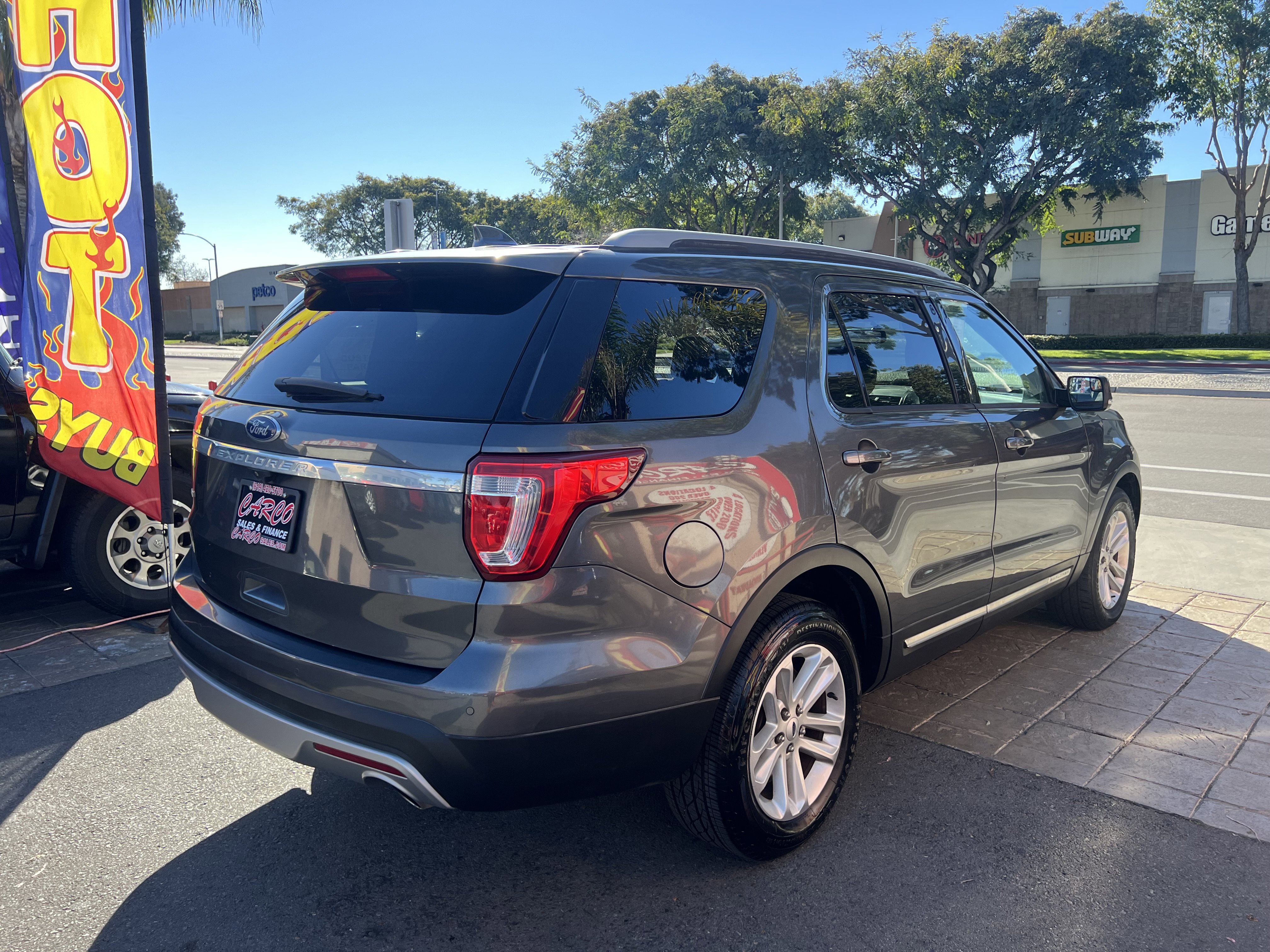 Used 2017 Ford Explorer XLT w/ Equipment Group 201A image 8