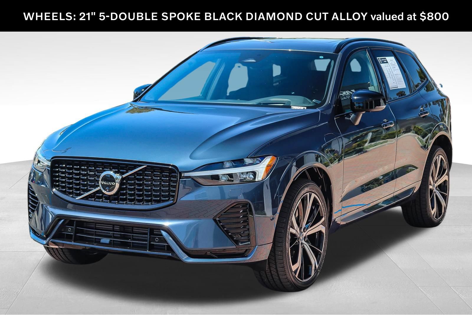 Used 2024 Volvo XC60 T8 Ultimate w/ Protection Package Premier AWD/4WD image 3