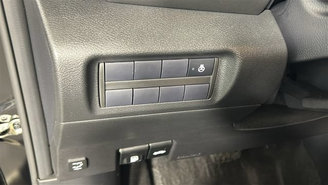Used 2024 Nissan Kicks SR w/ SR Premium Package FWD image 19