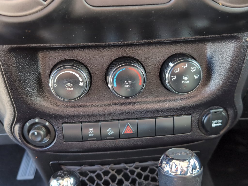 Used 2014 Jeep Wrangler Unlimited Sport w/ Quick Order Package 24S AWD/4WD image 16