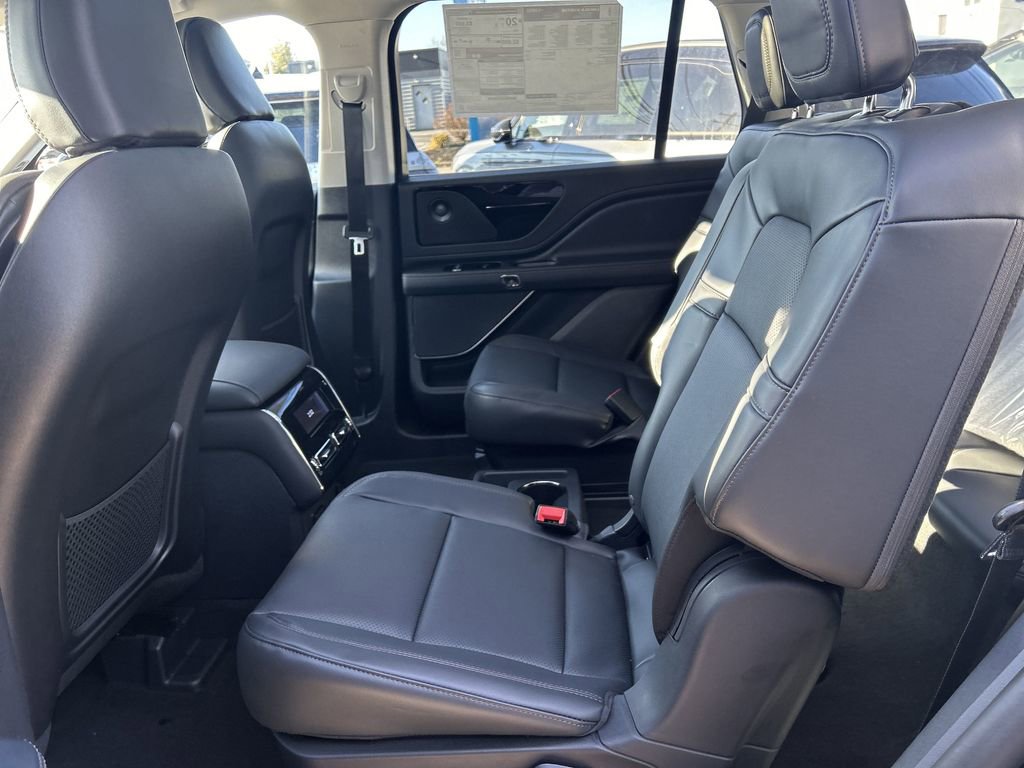 New 2025 Lincoln Aviator AWD w/ Equipment Group 101A image 6