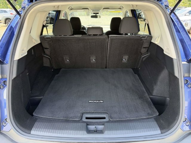 Used 2023 Nissan Rogue SV AWD/4WD image 14