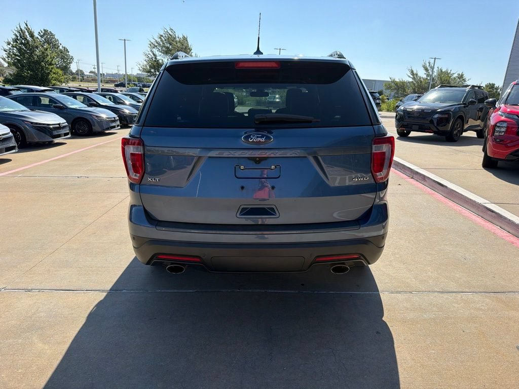 Used 2018 Ford Explorer XLT w/ Equipment Group 202A AWD/4WD image 4
