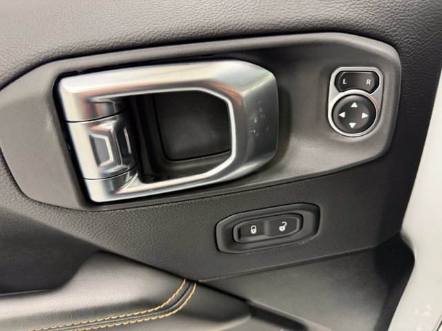 Used 2025 Jeep Wrangler Unlimited Sahara AWD/4WD image 17