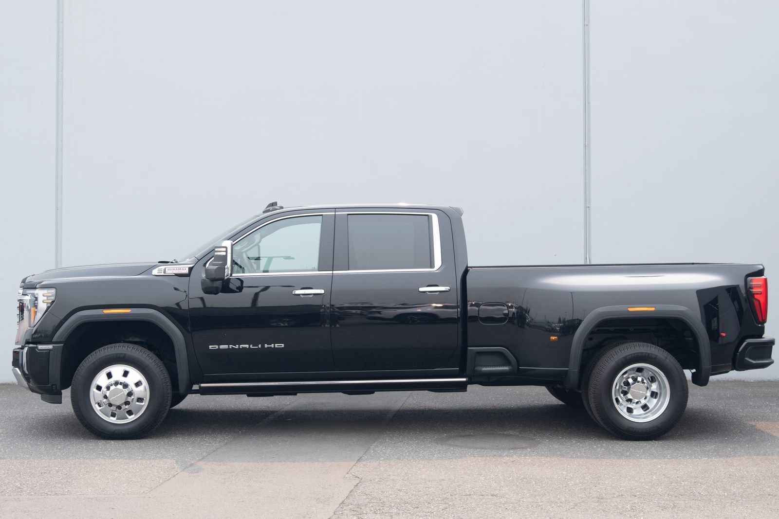 Used 2024 GMC Sierra 3500 Denali w/ Denali Reserve Package AWD/4WD image 32