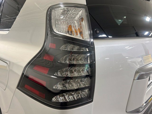 Used 2023 Lexus GX 460 Premium w/ Accessory Package AWD/4WD image 28