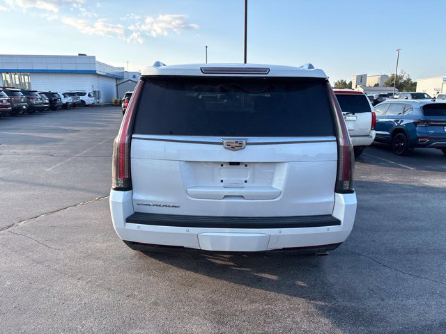 Used 2019 Cadillac Escalade Premium Luxury w/ LPO, Radiant Package AWD/4WD image 4