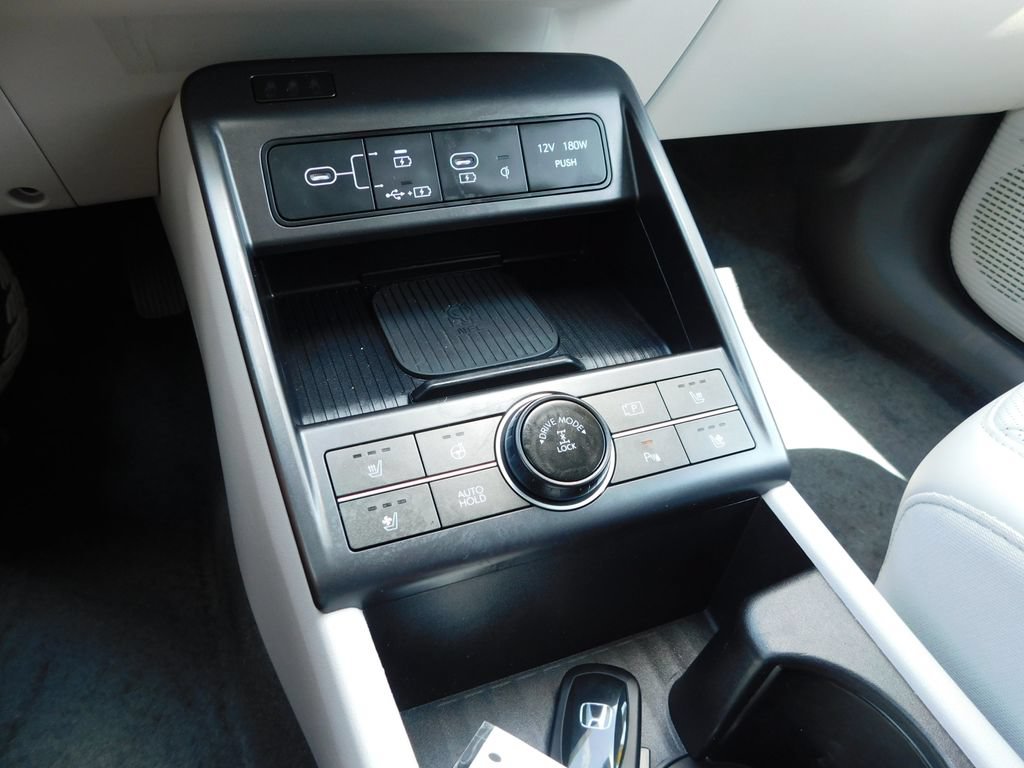 Used 2025 Hyundai Kona Limited AWD/4WD image 37