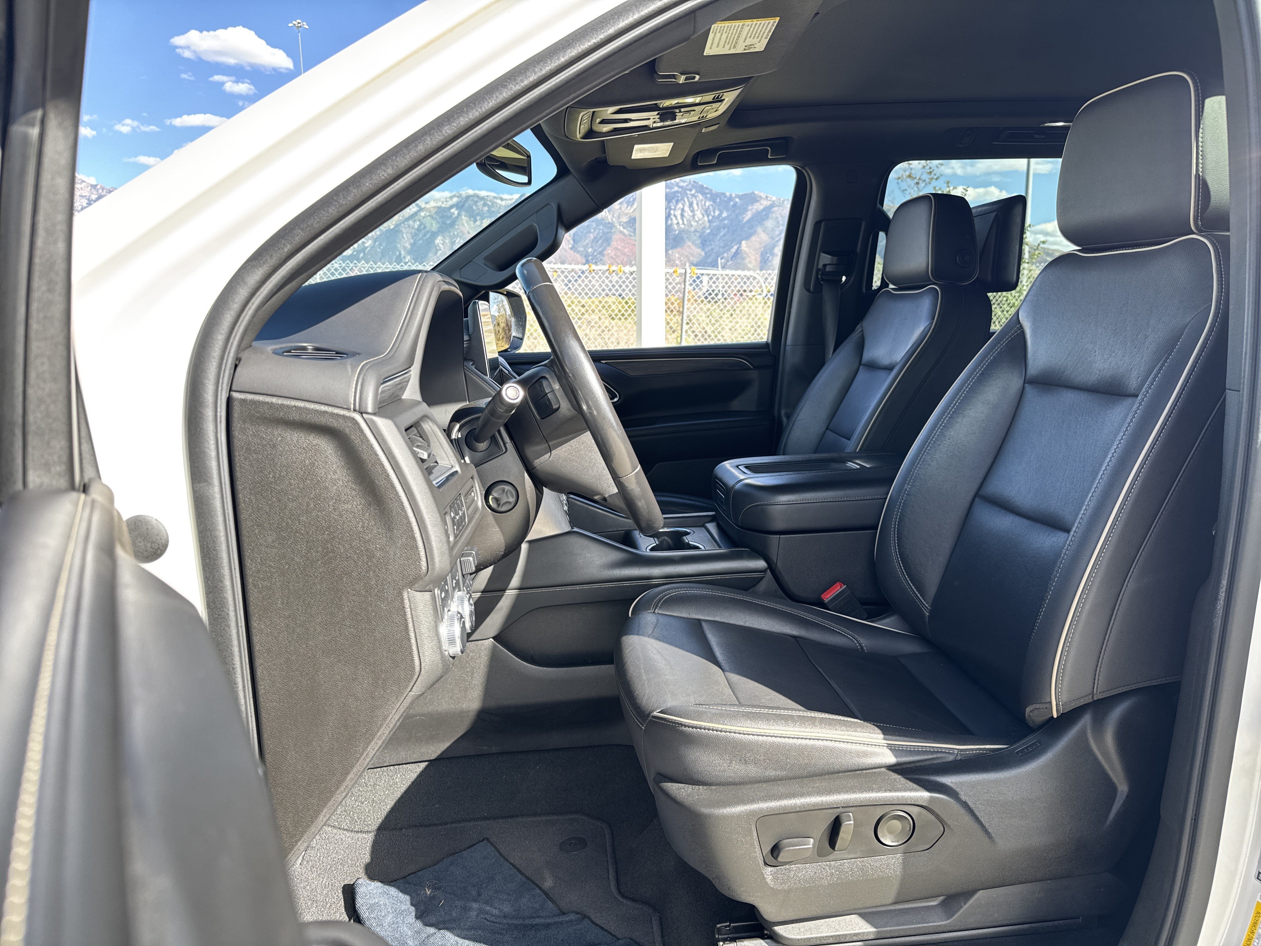 Used 2021 GMC Yukon XL SLT w/ SLT Luxury Plus Package AWD/4WD image 14