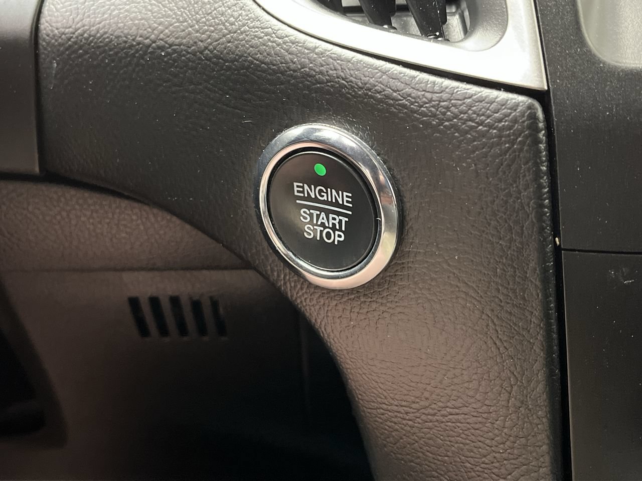Used 2019 Ford Edge SEL w/ Cold Weather Package AWD/4WD image 21