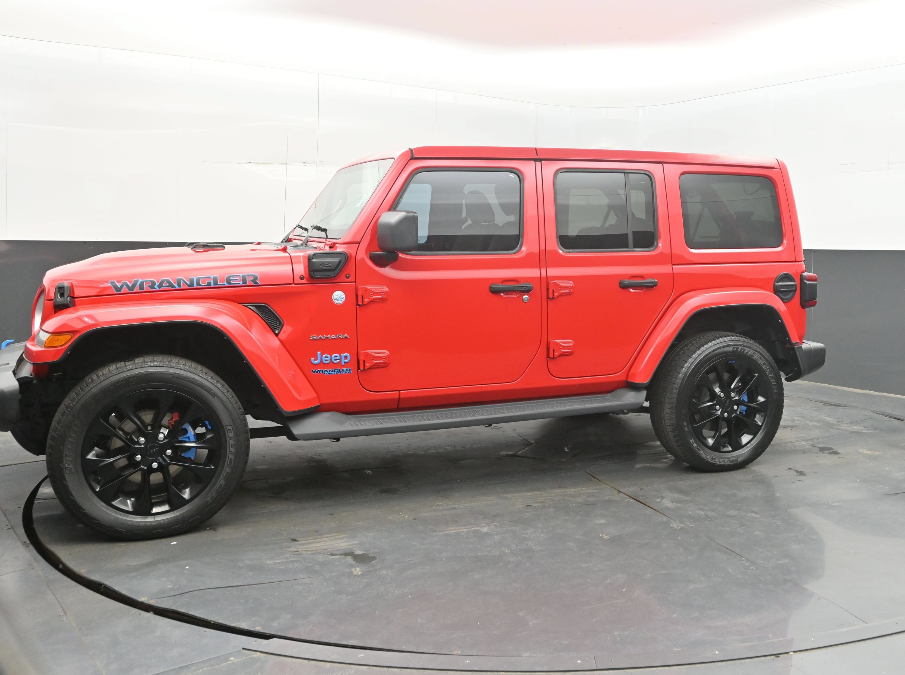 Used 2022 Jeep Wrangler Unlimited Sahara w/ Cold Weather Group AWD/4WD image 5