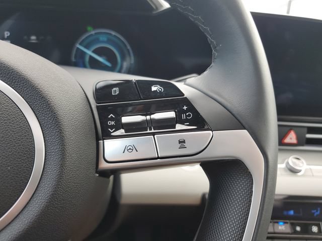Used 2025 Hyundai Elantra Limited FWD image 23