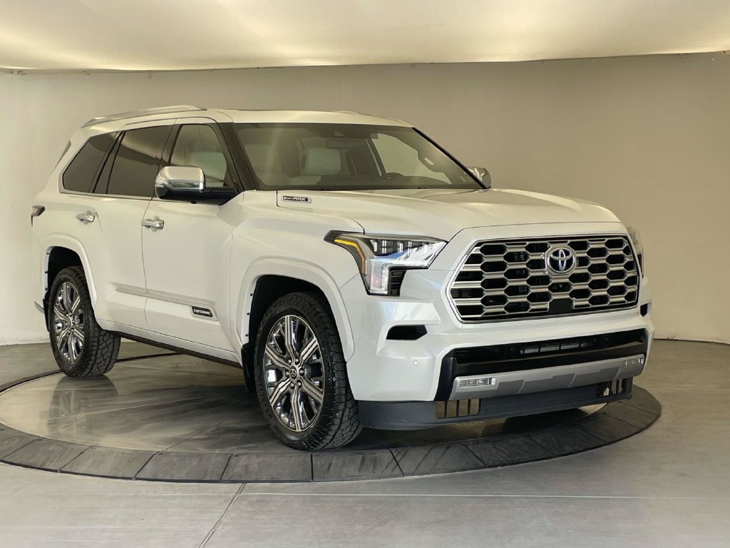 Used 2023 Toyota Sequoia Capstone AWD/4WD image 9
