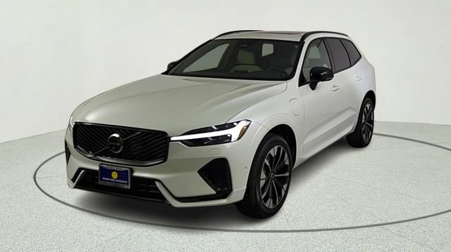 New 2026 Volvo XC60 T8 Plus w/ Climate Package PRO AWD/4WD image 3