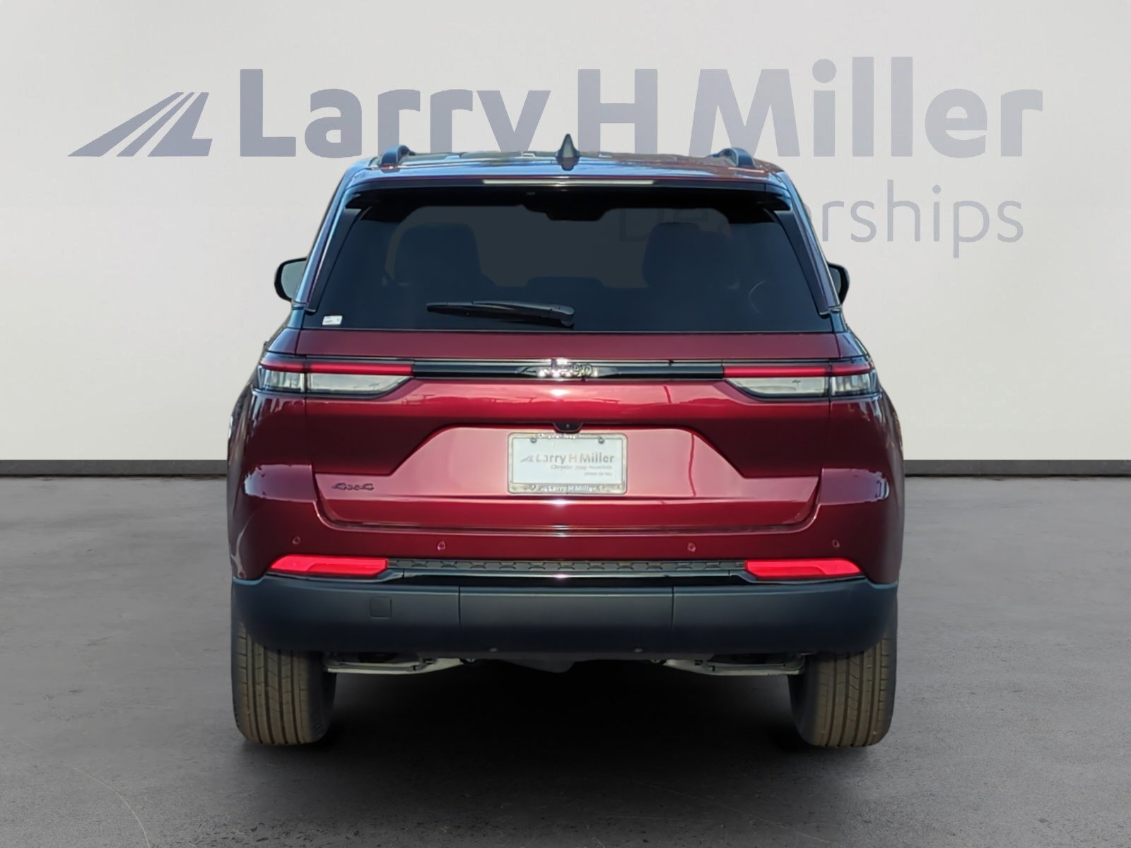 New 2025 Jeep Grand Cherokee Altitude image 4