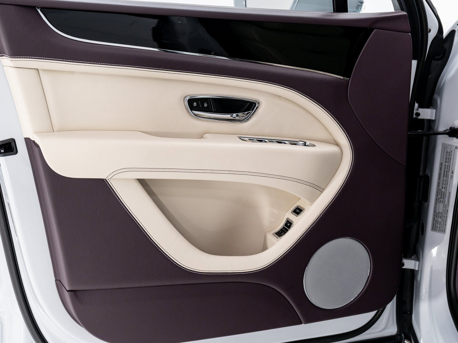 Certified 2023 Bentley Bentayga Extended Wheelbase image 11