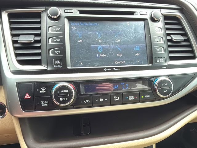 Used 2015 Toyota Highlander Limited Platinum AWD/4WD image 24