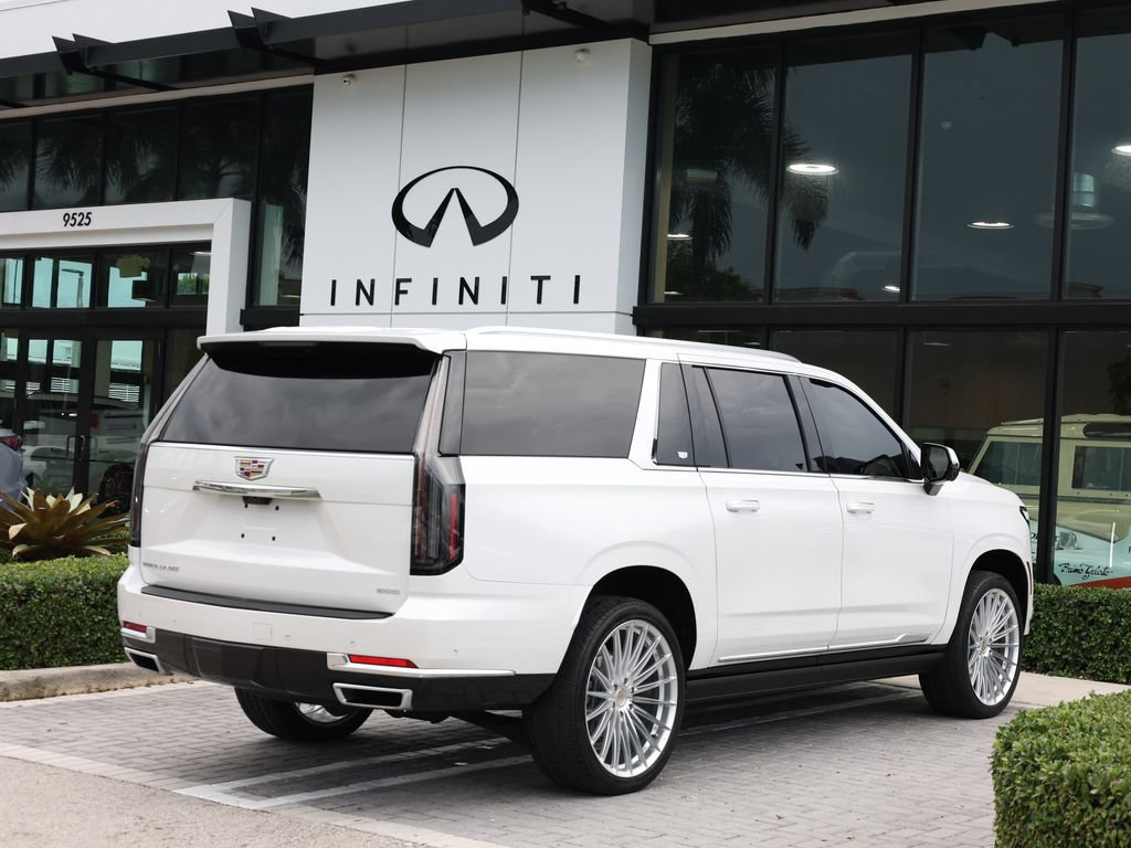 Used 2025 Cadillac Escalade ESV Premium Luxury w/ LPO, Floor Liner Package AWD/4WD image 5