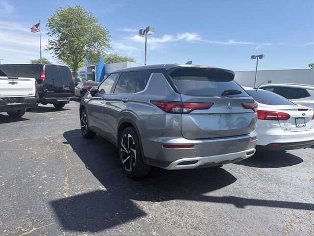 Used 2023 Mitsubishi Outlander SE FWD image 3