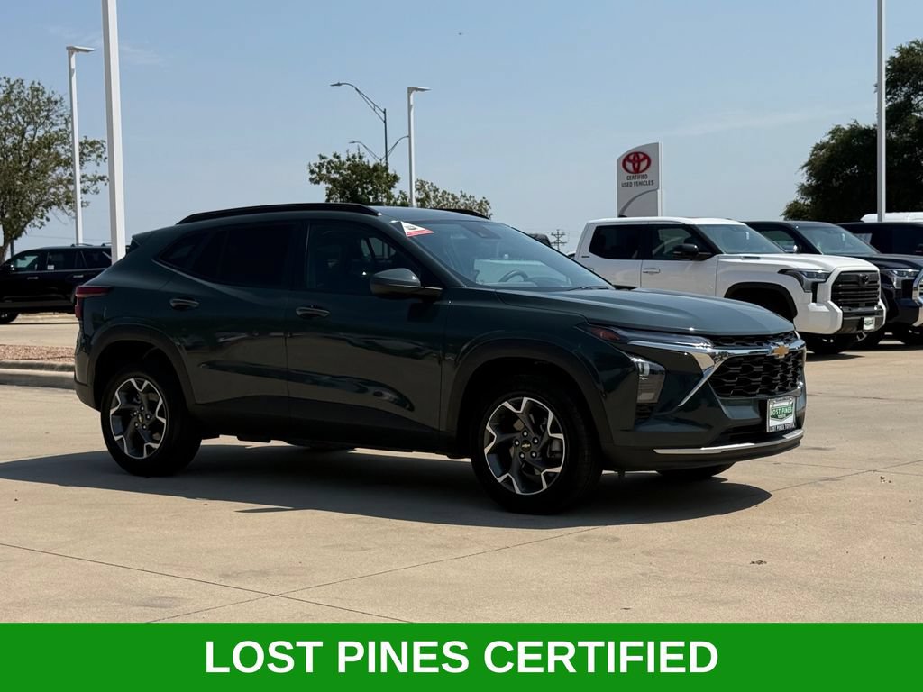 Used 2025 Chevrolet Trax LT FWD image 6