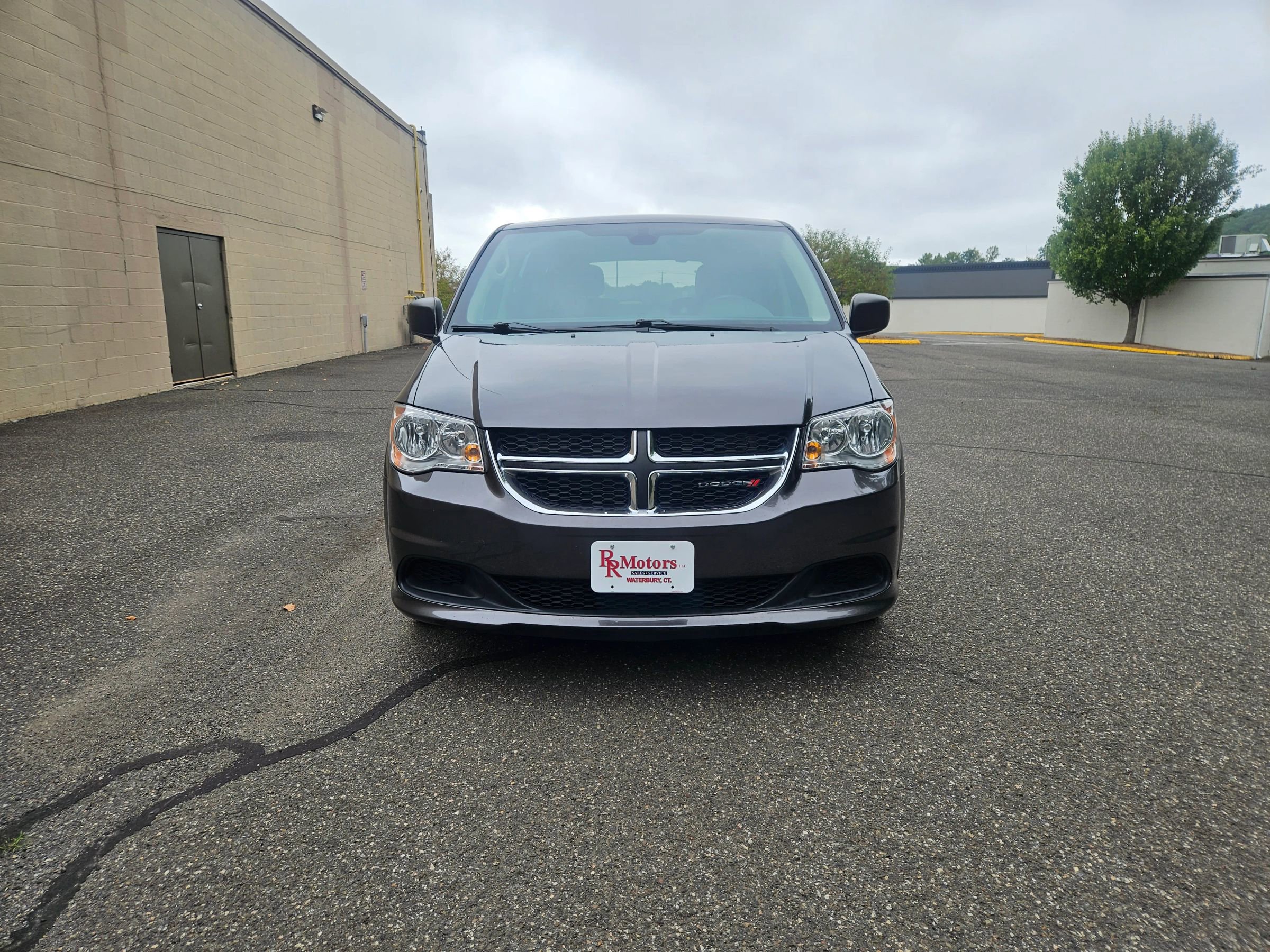 Used 2019 Dodge Grand Caravan SE w/ UConnect Hands-Free Group image 2