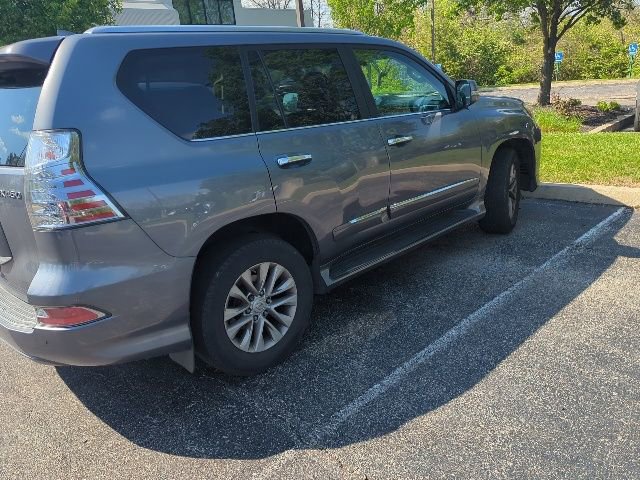 Used 2018 Lexus GX 460 Premium w/ Premium Package AWD/4WD image 3